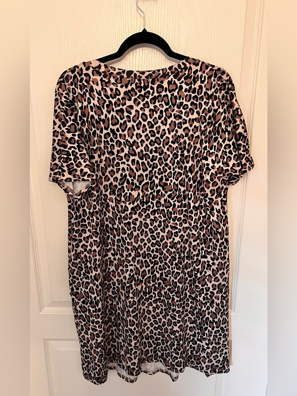 Women's Leopard Print V-Neck Dress - Picture 2 of 4